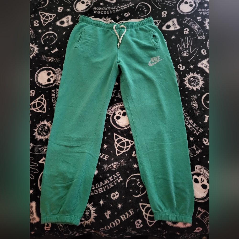 Nike Green Sweatpants~Unisex Xl. - Picture 9 of 11